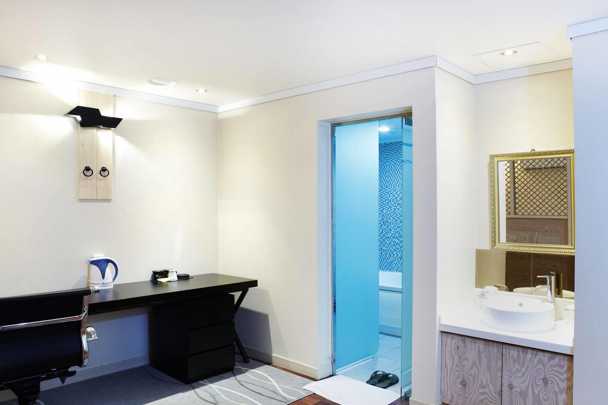 Bell Hotel Hwaseong Экстерьер фото